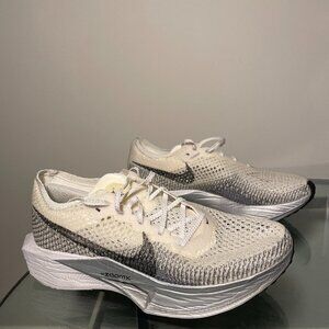NIKE ZOOMX VAPORFLY NEXT% | Women's Sz. 9 Smoke Grey